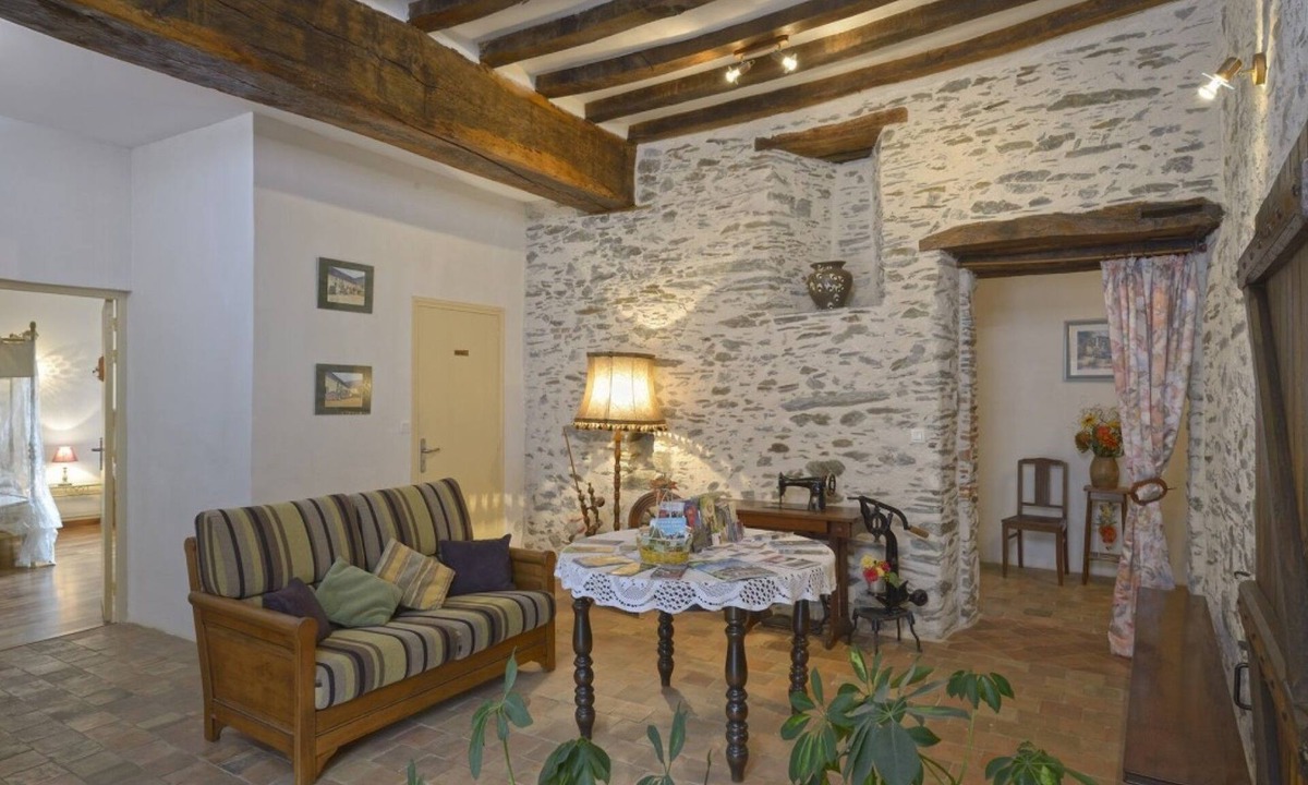 Sainte-Gemme-d'Andigne Bed & Breakfast | Domaine De La Cour