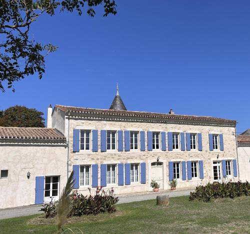 Castelnaudary Bed & Breakfast | Domaine de Lanis - Chambres d'hôtes avec parc et piscine