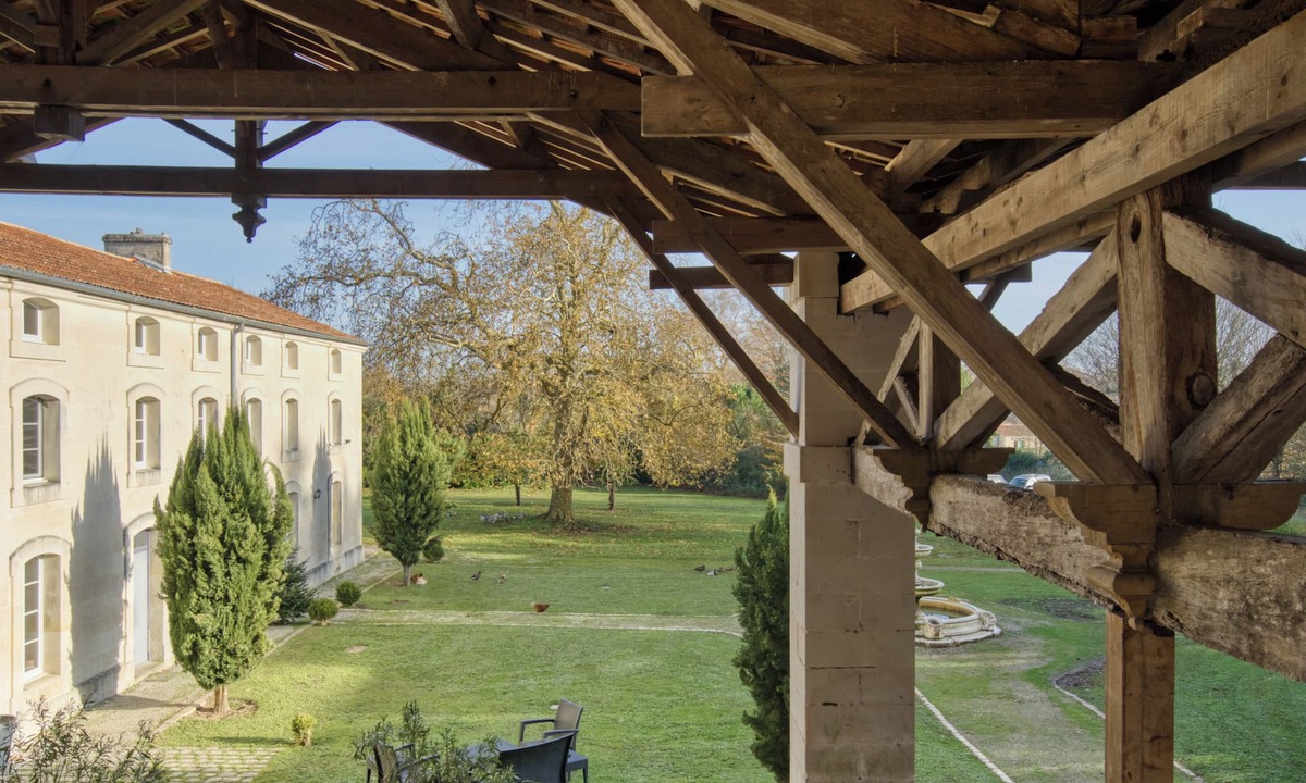 Saintes Agglomeration Hotel | Domaine des Chais