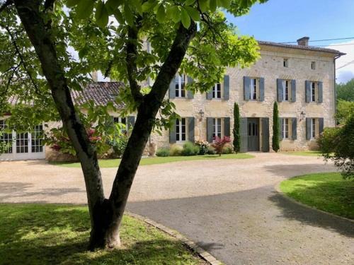 Saint-Seurin-de-Prats Bed & Breakfast | Domaine des Monges