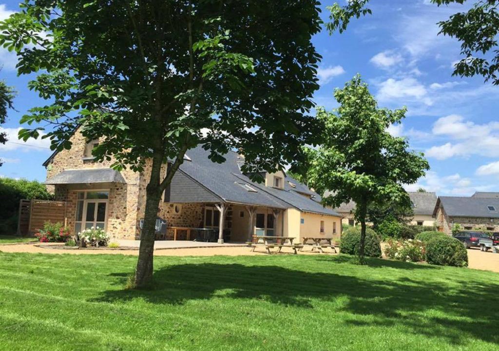 Villiers-Charlemagne House | Domaine Des Mille Oiseaux