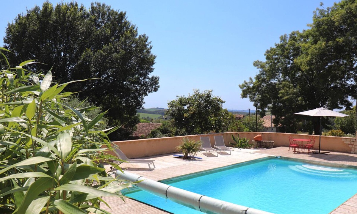 Grateloup-Saint-Gayrand House | Domaine Ghislaine farmhouse and gite (12p) with swimming pool, pétanque and view