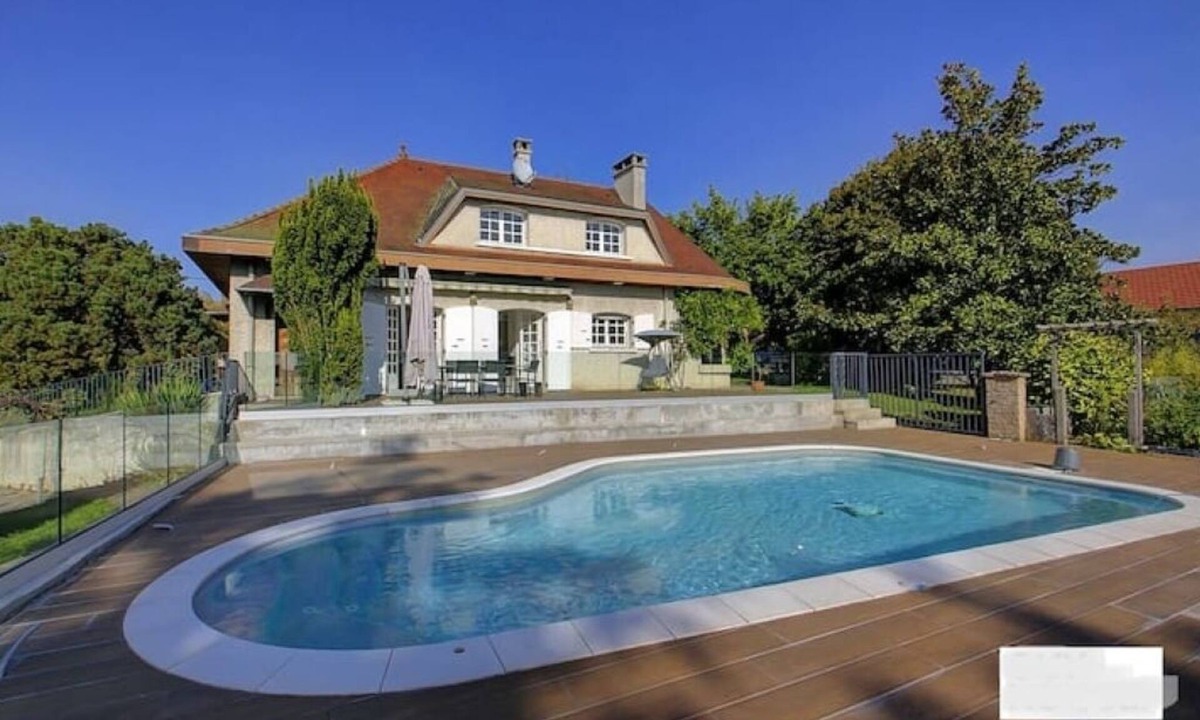 Les Abrets en Dauphine Villa | Domaine Magnolia - Charming house with swimming pool and garden