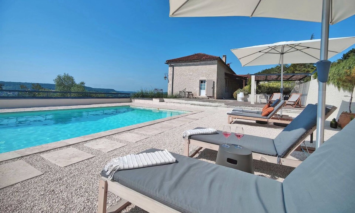 Montcuq Apartment | Domaine Lapèze, hilltop house in the Lot with stunning views, walk to Montcuq.n