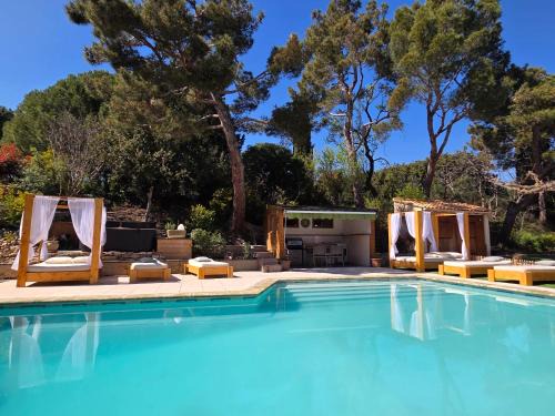 Saint-Saturnin-les-Avignon Bed & Breakfast | Domaine Les Gendalis