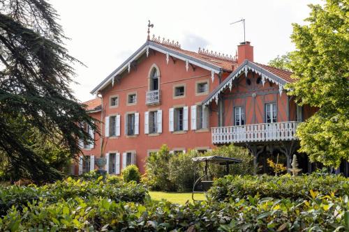 Besset House | Domaine La Belle Histoire - Gîte côté Parc