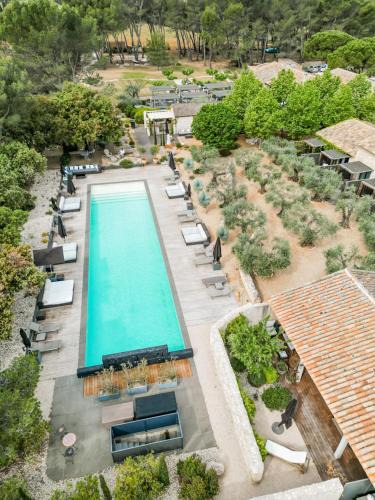 Eygalieres Hotel | Domaine la Pierre Blanche