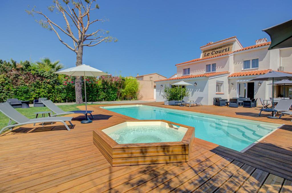 Le Barcares Hotel | Domaine Le Courti