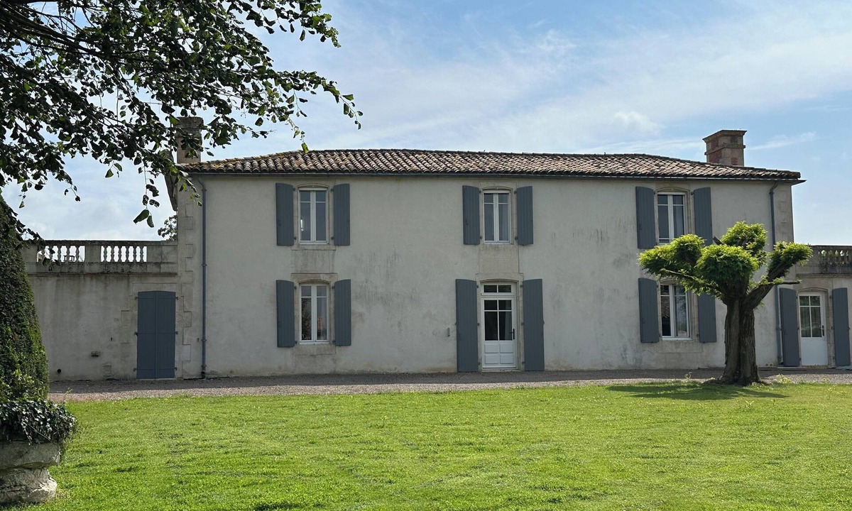 Champagne-les-Marais House | Domaine "LE Logis DE L'oie" Avec Piscine Dans un Parc Clos de Murs en Pierre