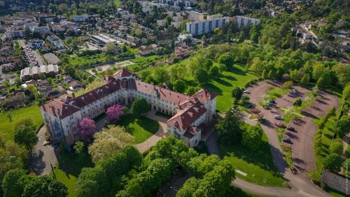 Francheville Le Bas Hotel | Domaine Lyon Saint Joseph