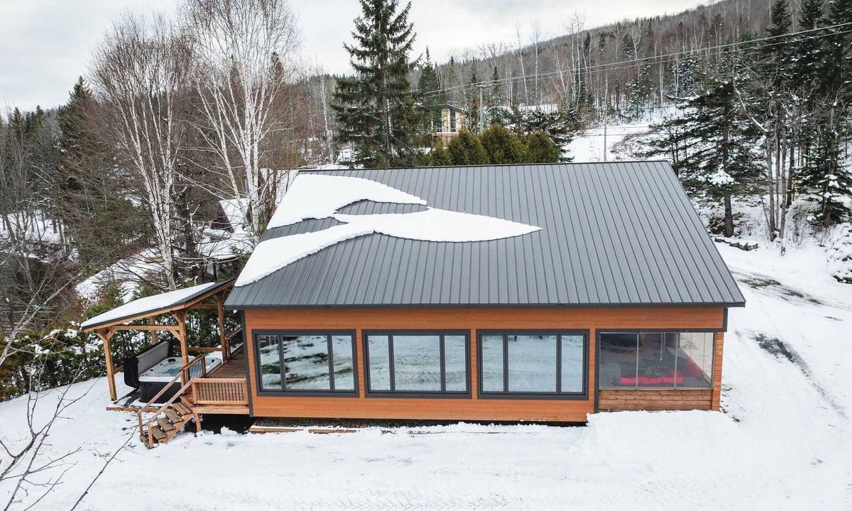 Pohenegamook Ski Chalet | Domaine Riverin | Lakefront & Private Spa