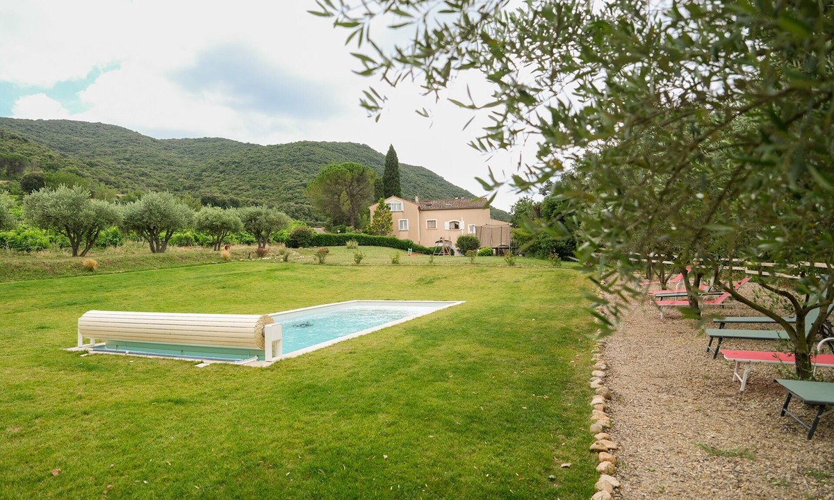 Bedarieux House | Domaine Viticole Privatisé - 22 Couchages, Piscine, Mini-ferme, Pétanque, Forêt