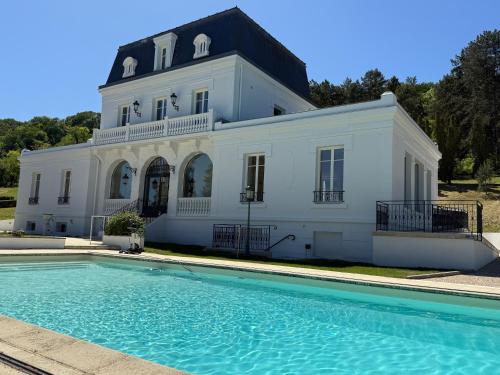 Merey Hotel | DomaineduRocBlanc