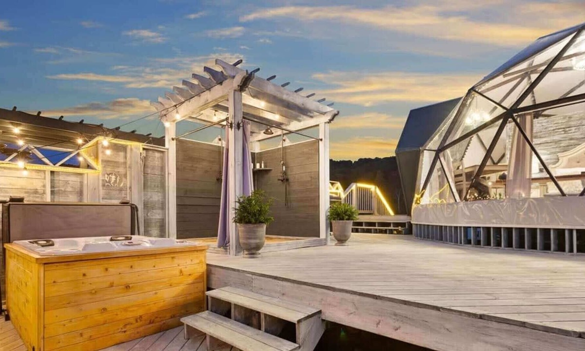 Lupton City Villa | Dome - Luxe Summary: