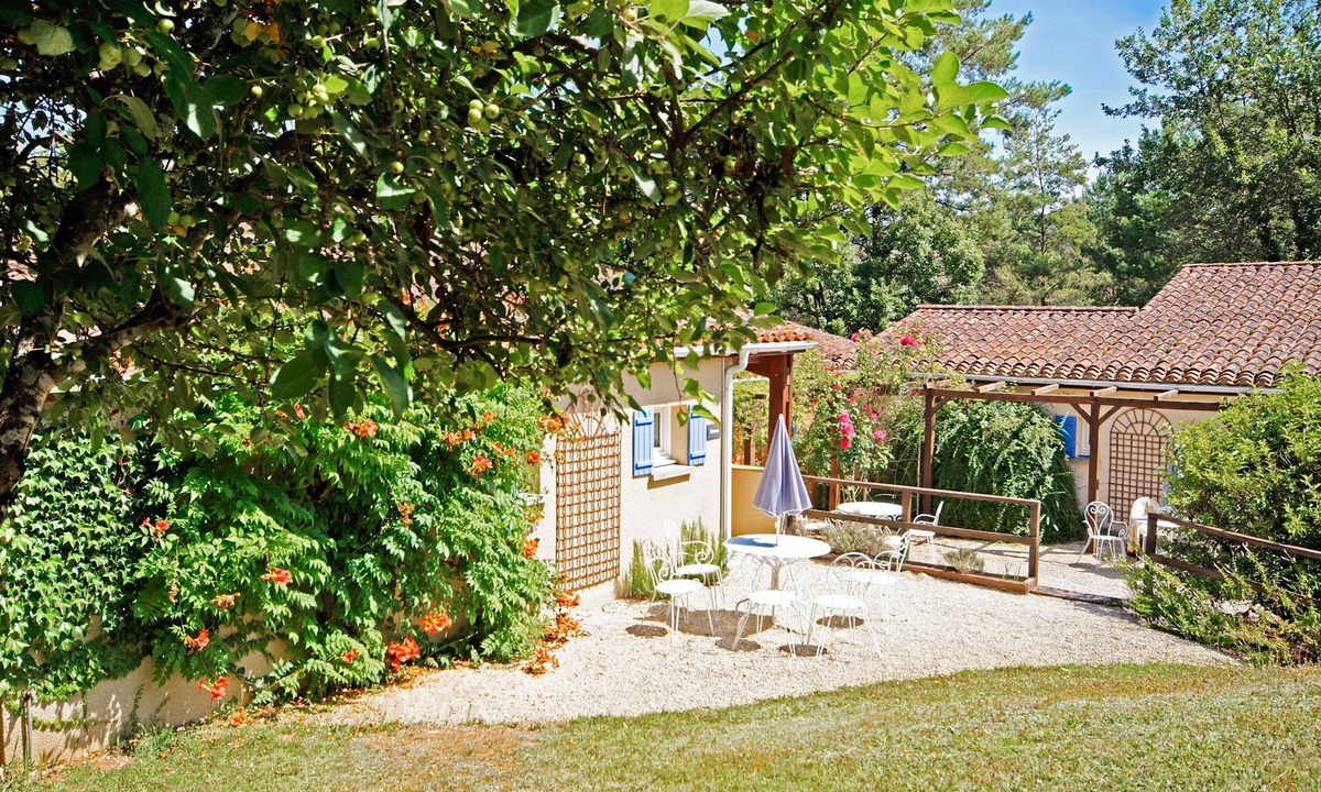Larzac Apartment | Domme - Architect designed light and airy single-storey villa