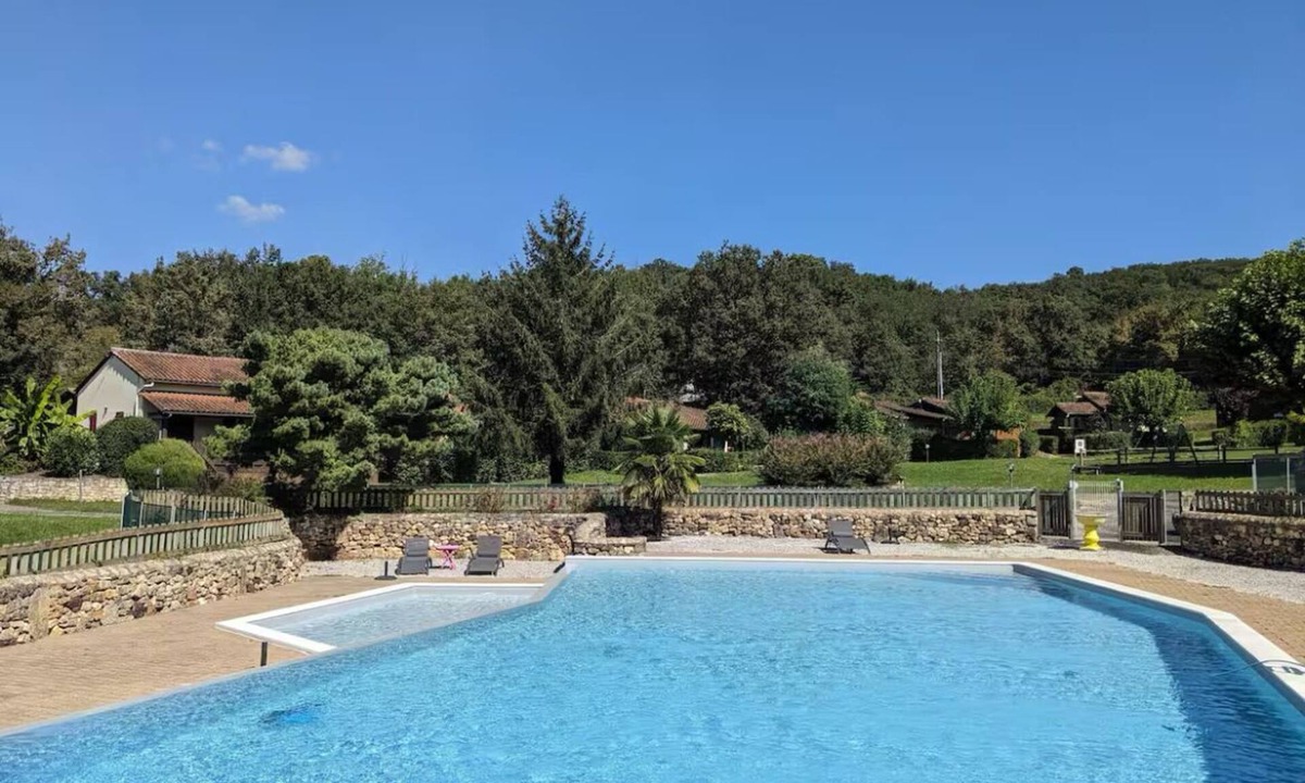 Domme Ski Chalet | Domme Gite with pool sleeps 8