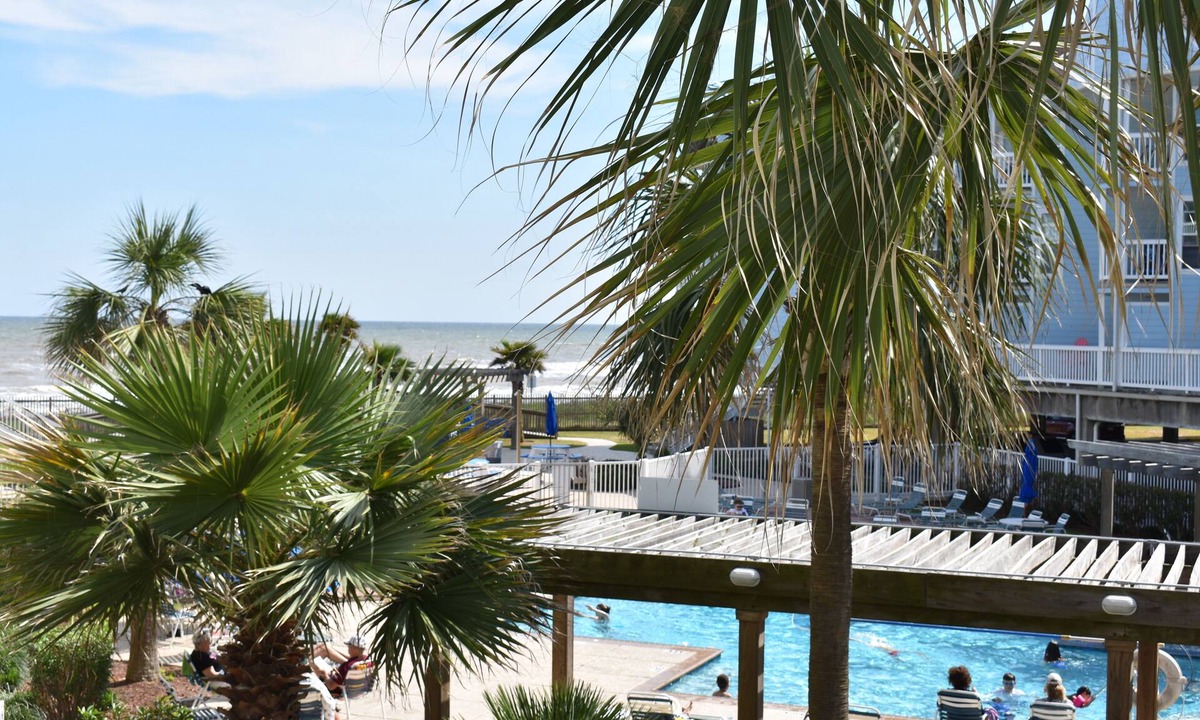 Galveston Condo | Don't Cross Seawall to Get to the Beach!
