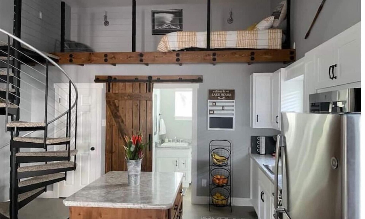 Lakehead-Lakeshore Cottage | Doney Creek Studio