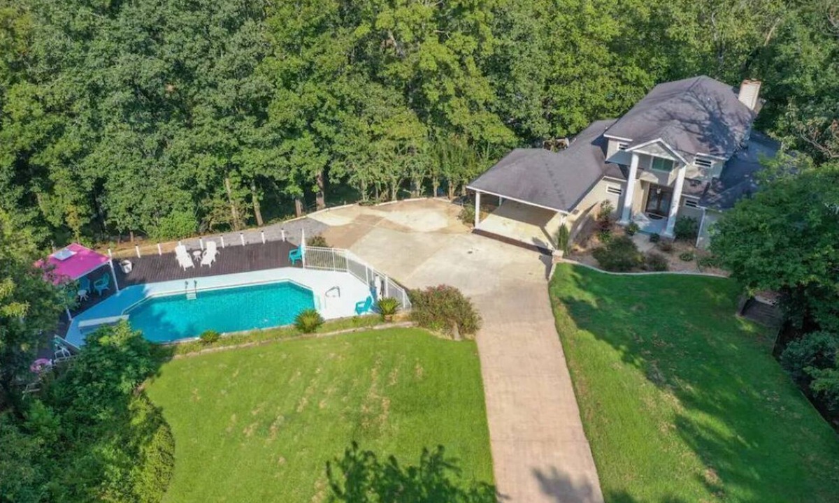 Pine Level House | Doodle Days at Lake Jordan Sleeps 18 with a Pool!n