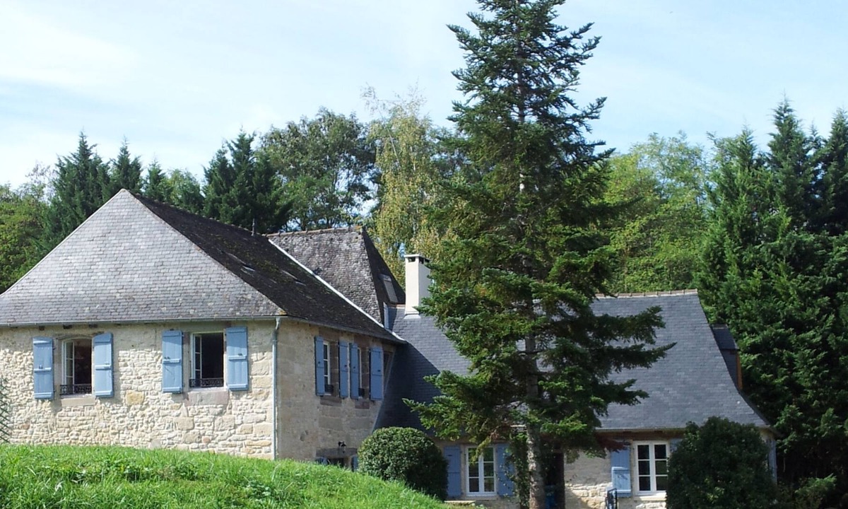Grezes House | Dordogne and Corrèze are waiting for you, come to the village of Pazayac and La Colline