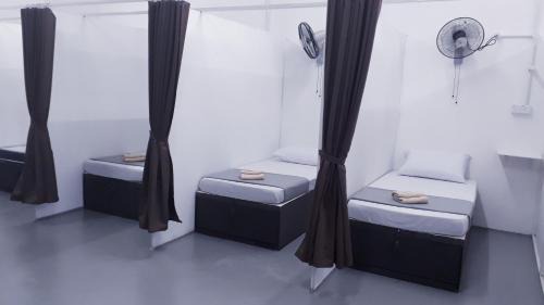 Padang Matsirat Hostel | Dorm Master