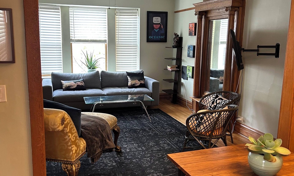 Boystown Bed & Breakfast | Dorothy's