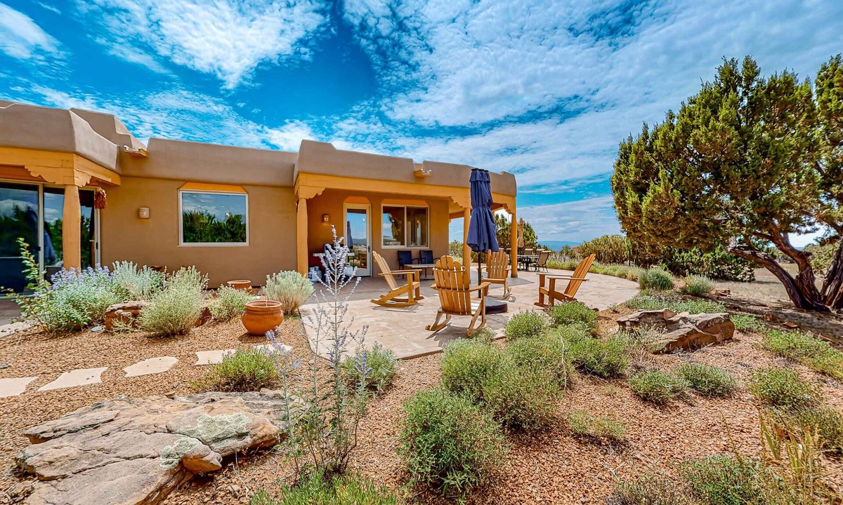 Canoncito House | Dos Vistas | Panoramic Views | Firepits & Hot Tub