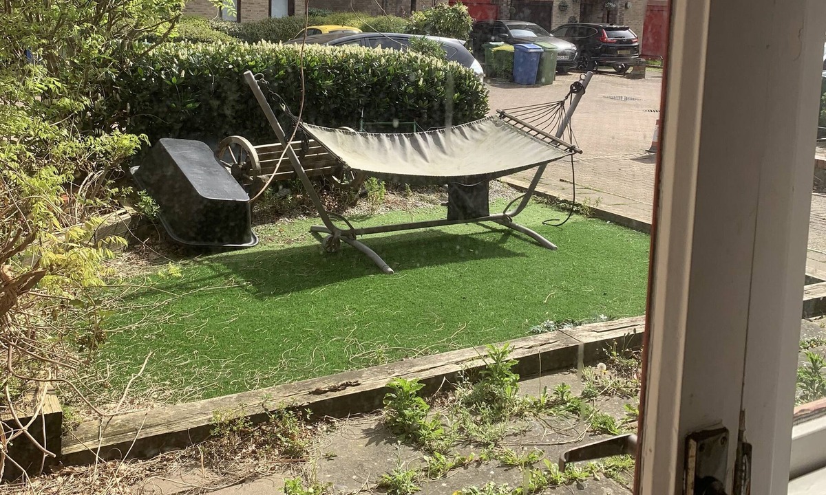 Surrey Docks Apartment | Double and single room