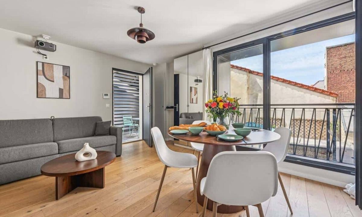 Silly-Gallieni Apartment | Double Apartement l 15min Eiffel Tower by Car