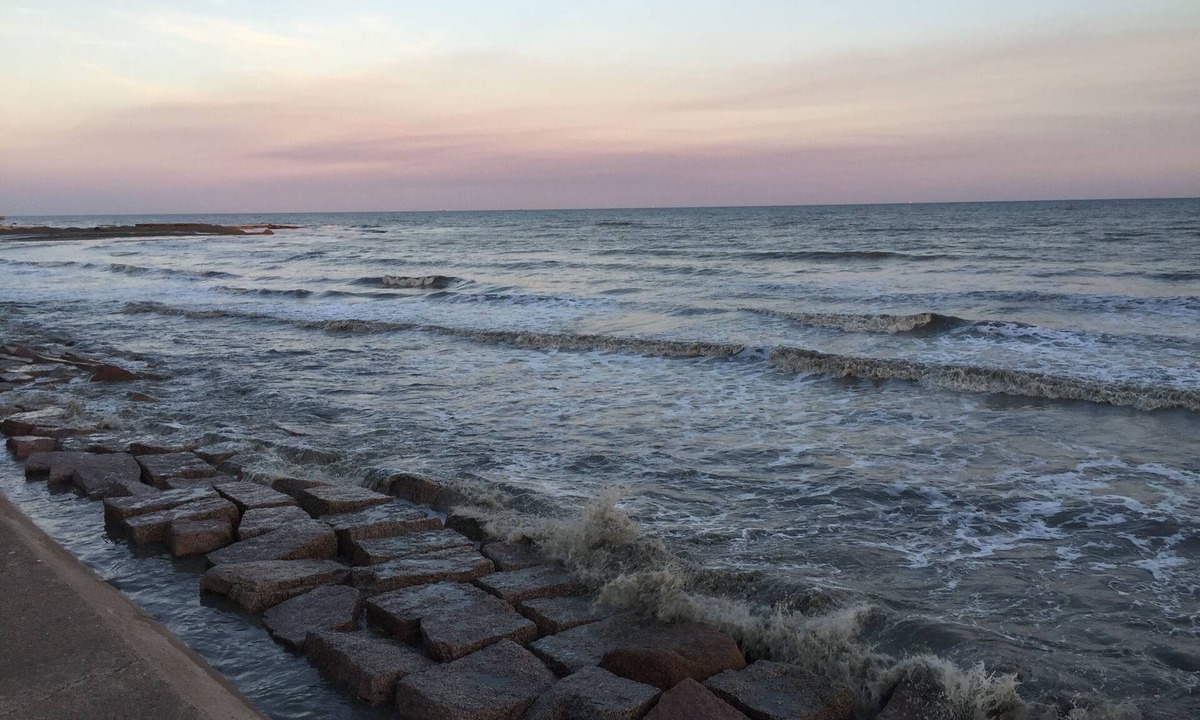 Galveston Condo | Double Balcony & Beach + Free High Speed WiFi