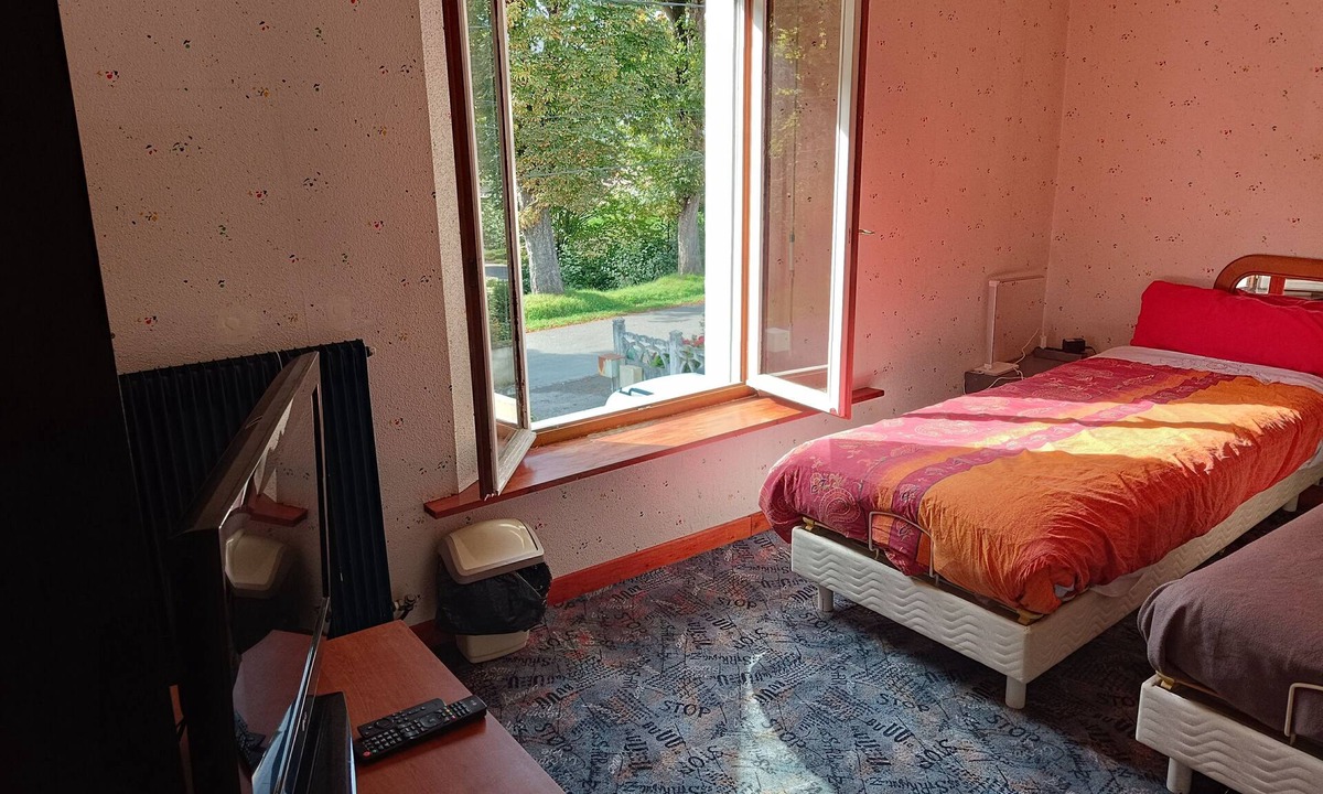 Fruges Bed & Breakfast | Double bed & single bed Tv Netflix & Amazon Video