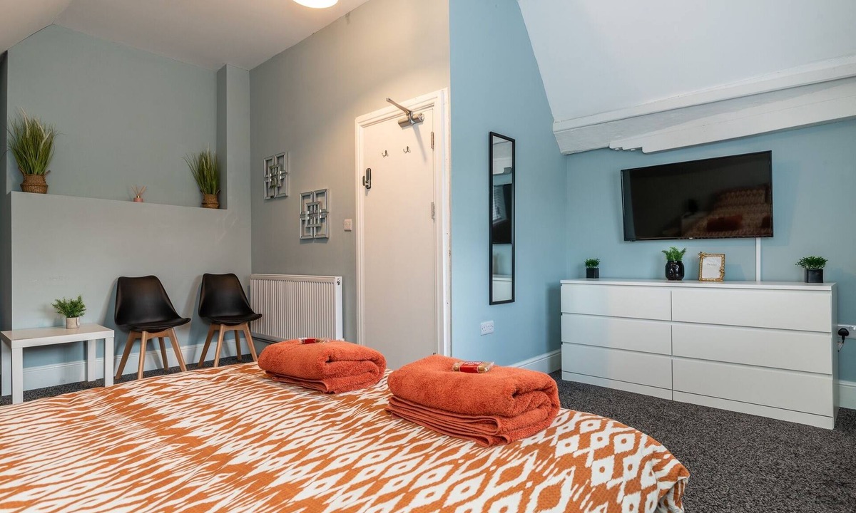 Castle Donington House | Double bedroom 1 with seating and work space