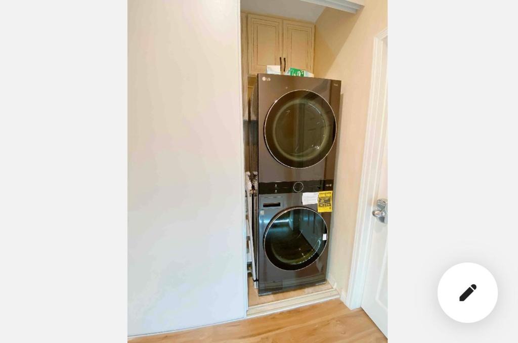 Ontario House | Double beds with private entrance garage parking