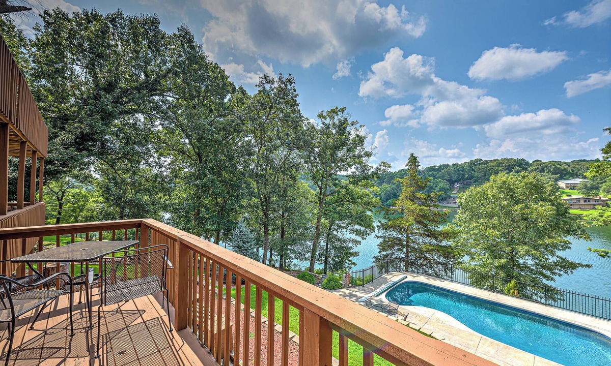 Bella Vista House | Double Down: Spacious Lakefront Retreat with Stunning Views & Hot Tub