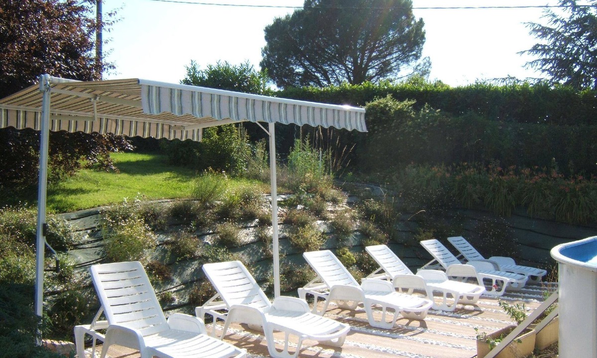 Labruguiere House | Double guest room - garden view