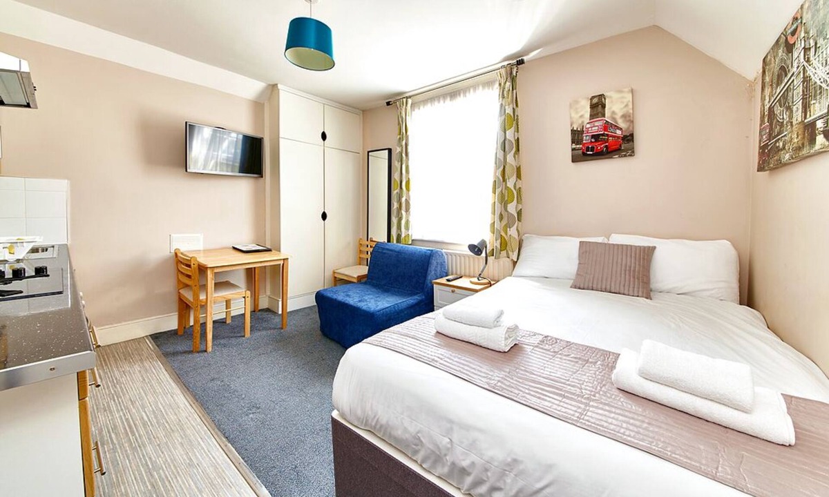 Seven Sisters Apartment | Double Luxury Studio Garden View 13