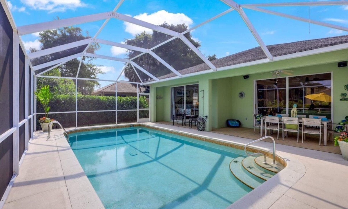 Naples Park House | Double Master Bedrooms,Pool, Near Beach, Sleeps 11