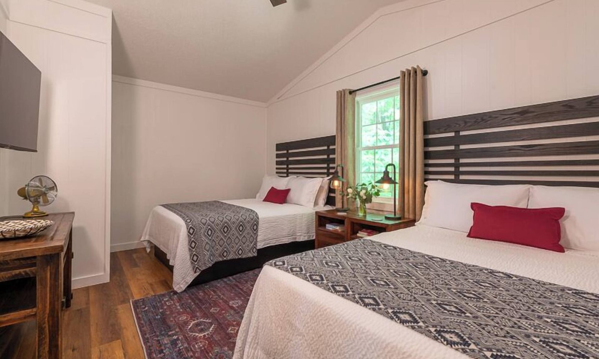Gilbertsville Cabin | Double Queen Cabin with Kitchen, Living Area with Sleeper Sofa, Porch, Private Grill and Pool Access