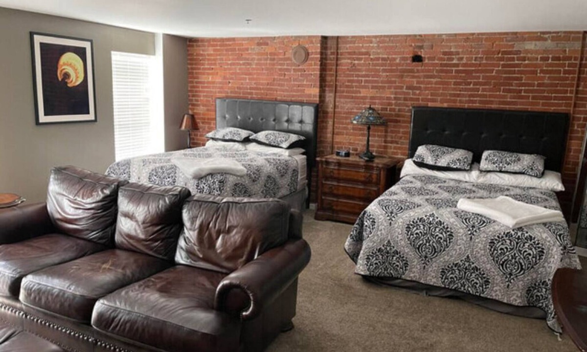 Gaffer District Apartment | Double Queen Guestroom