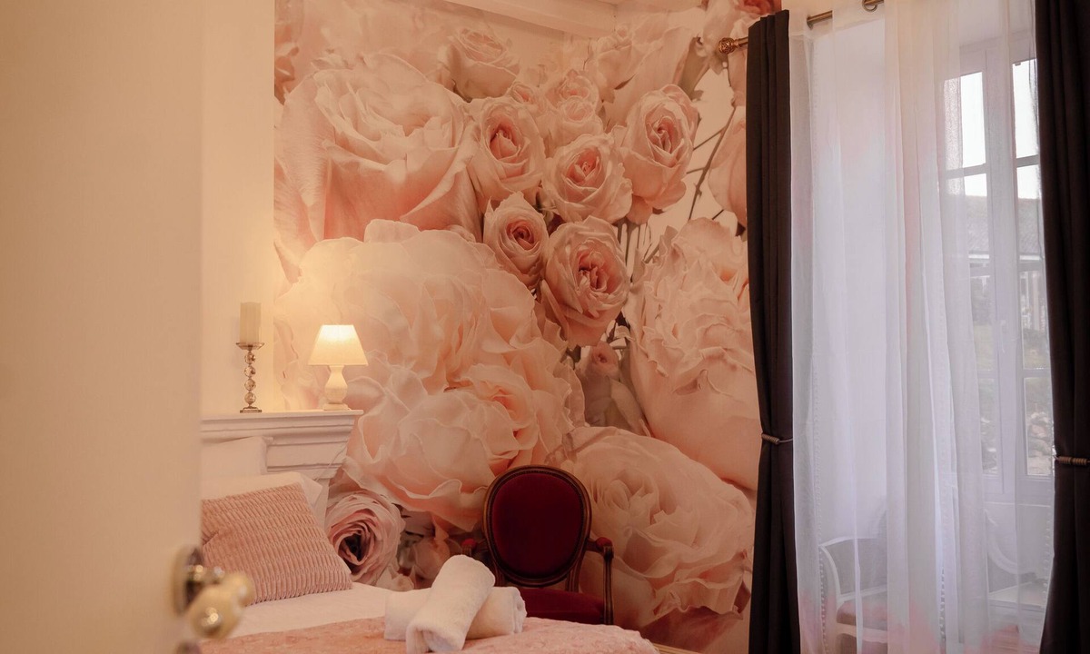 Saint-Jean-des-Mauvrets House | Double room in a château outbuilding