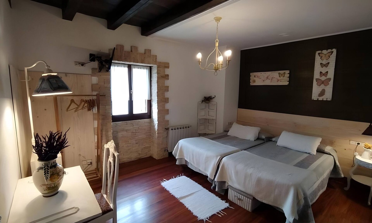 Deba Apartment | 'Double Room 1' with Mountain Views, Private Garden and Wi-Fi