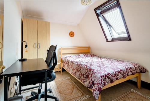 Belvedere House | Double room 2 mins from station