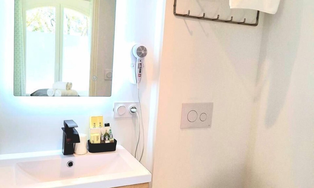 Sainte-Tulle Apartment | Double Room " Emeraude"