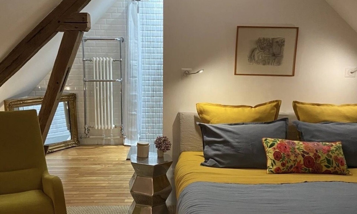 Bois-Sainte-Marie Apartment | Double room-Modern-Ensuite with Bath-Maison d'invités