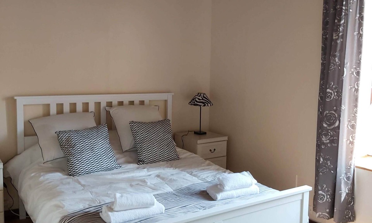 Les Champs-Geraux House | Double room-Queen-Shared Bathroom-Courtyard view