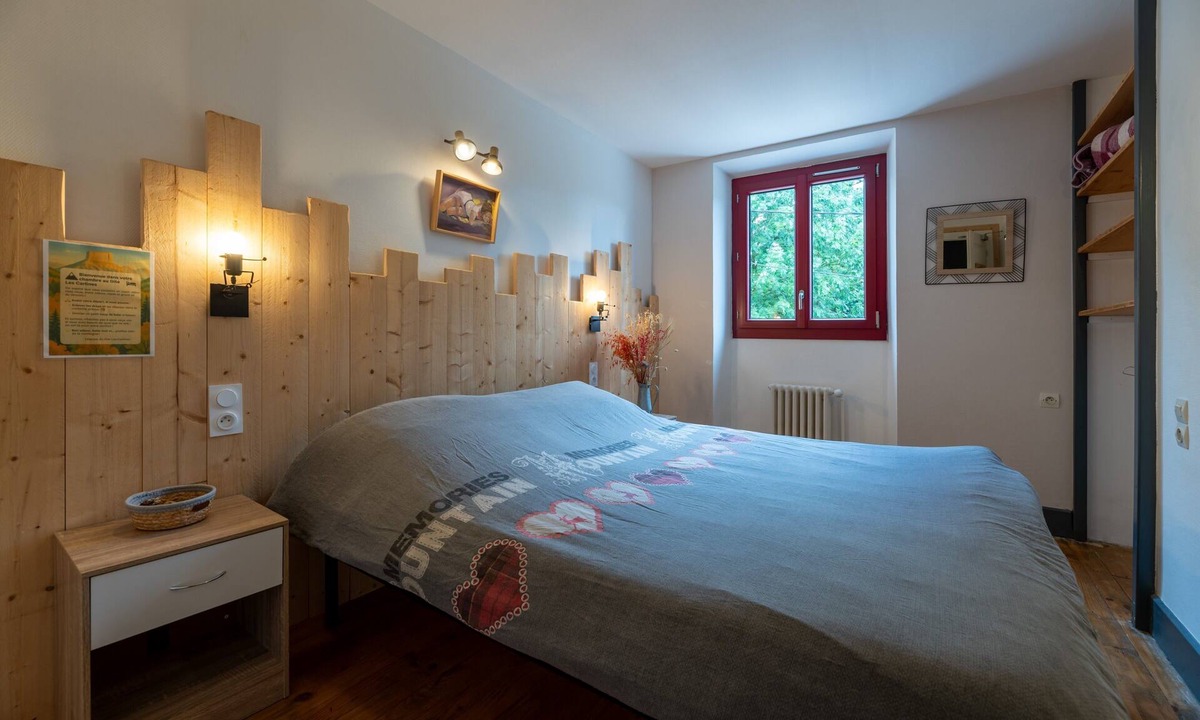Vassieux-en-Vercors Apartment | Double Room with Half-Board, Shared Bathroom