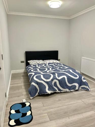 Whittington House | Double Room in Colindale With Shared Bathroom