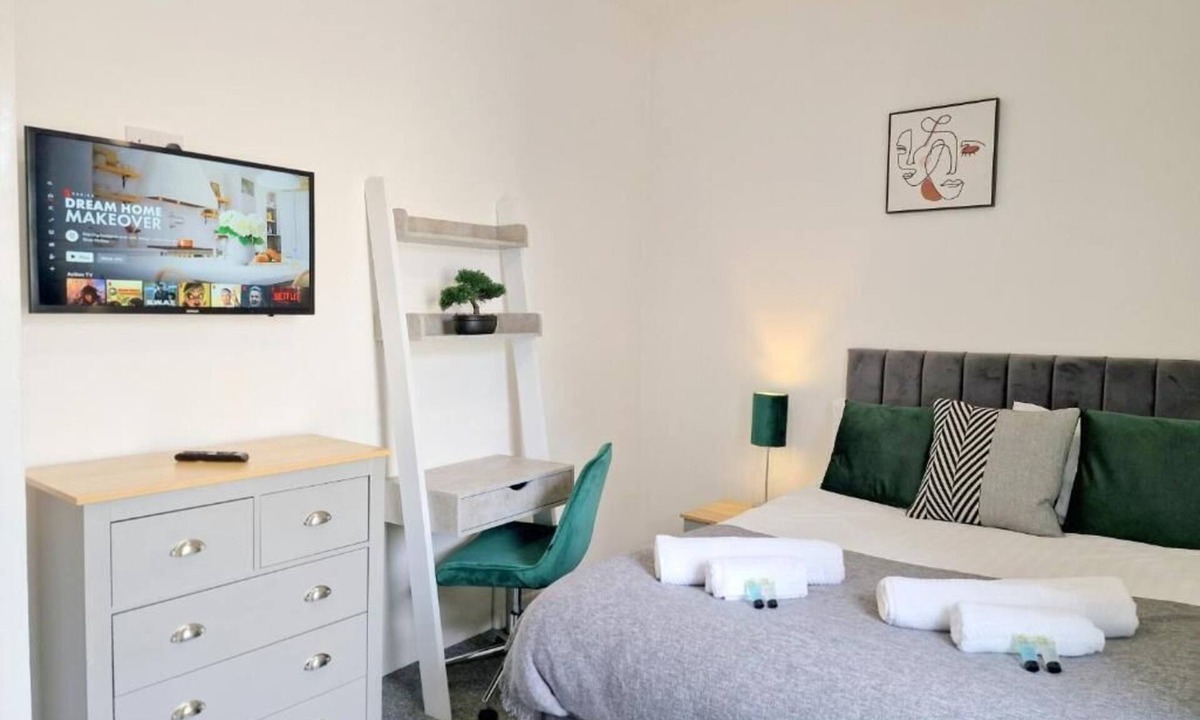 Burnley House | Double room Modern Ensuite with Bath RM 3