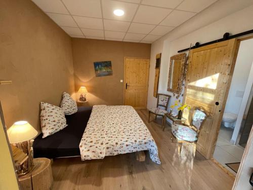Beaugies-sous-Bois Bed & Breakfast | Double room on farm (La ferme du Tao)