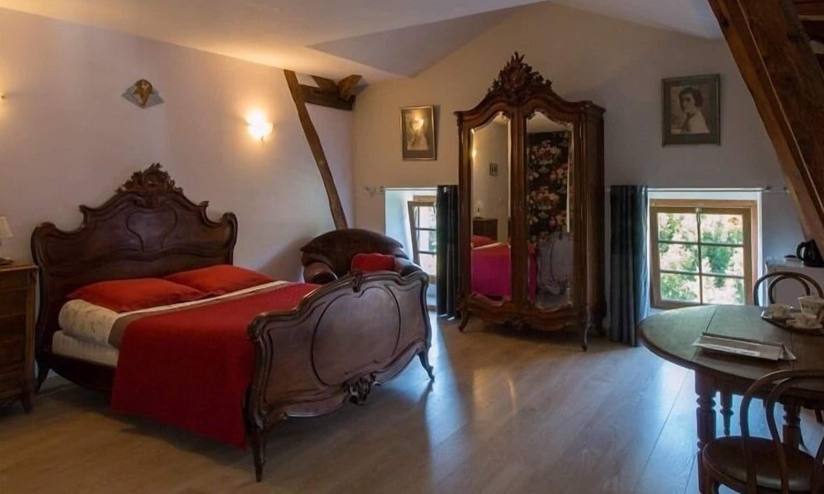 Saint-Affrique House | Double room-Premium-Ensuite with Shower-1